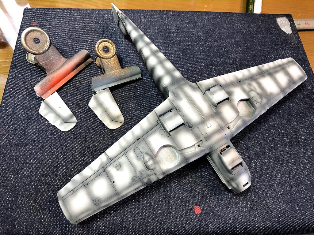 ＜Bf109 E-3 製作記＞ パネルライン吹き（下面）