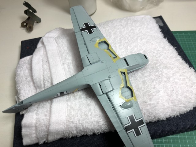 <Bf109 T-2 製作記> 脚室のマスキング
