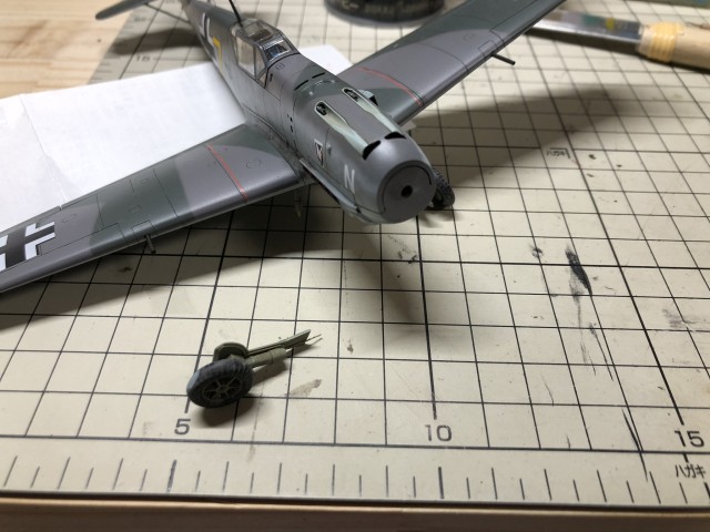 <Bf109 T-2 製作記> ゲゲ、傾いてる