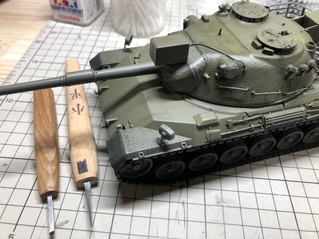 ＜LEOPARD 1 製作記＞　表面を削ぐ