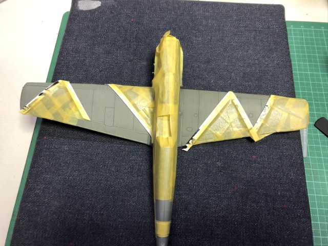 <Bf109 E-4/B 製作記> 翼上面のマスキング