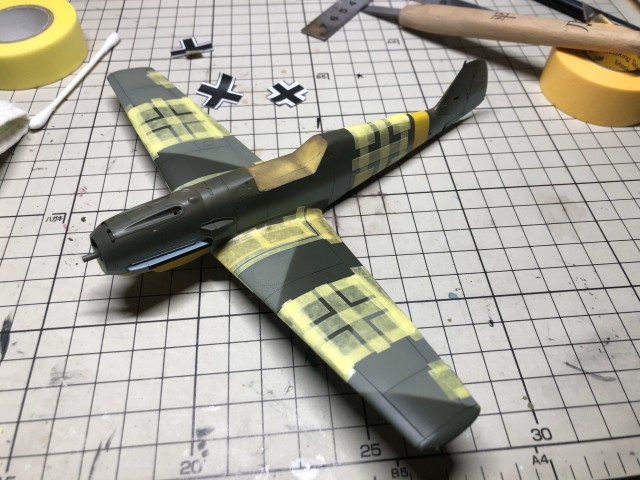 <Bf109 E-4/B 製作記> 翼上面のマスキング