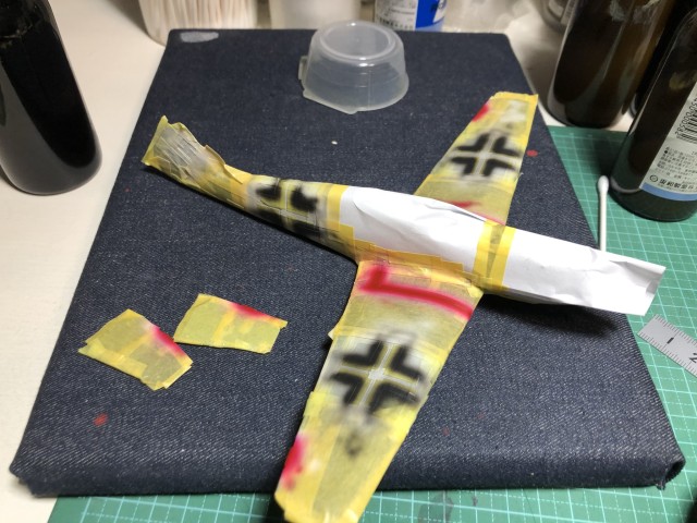 <Bf109 E-4/B 製作記> 枠の黒を吹く