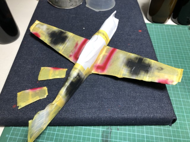 <Bf109 E-4/B 製作記> 真ん中の黒を吹く