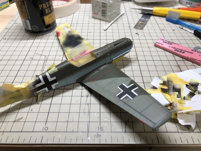 <Bf109 E-4/B 製作記> 右側を剥がし