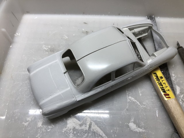 ＜1949 Ford 製作記＞ どんどん切っちゃおう