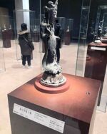 仏像というものに以前から興味があるんだけど、どうもイマイチ「これ！」ってのに出会ったコトが無かった。
で、過日の法隆寺宝物館で展示されていた数多くの国宝・重要文化財の中でコレを見た瞬間、理屈ではなく「なに、この感覚」っていう感じで何かに惹かれた・・。なんなんだろう。

何かが降りてきたのか？
呼ばれてしまったのか・・ww

最終目標は「円空仏」として、その前に、この観音菩薩立像を極めてみたくなった昨日今日(笑)。

#観音菩薩立像 
#飛鳥時代
#法隆寺宝物館
#bitokulife